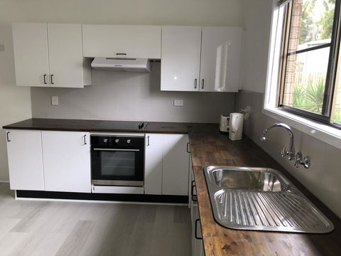 Airlie Getaway Unit 2 - Sunshine Coast Guide 0