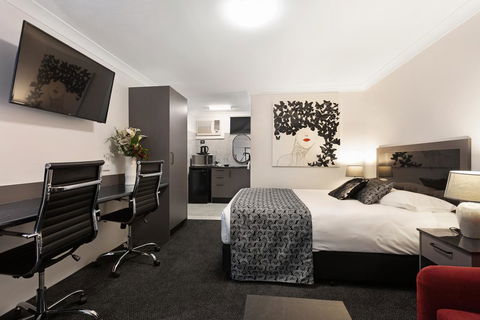 Alabaster Motor Inn - Sunshine Coast Guide 1