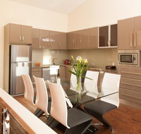 Albany Waves - Sunshine Coast Guide