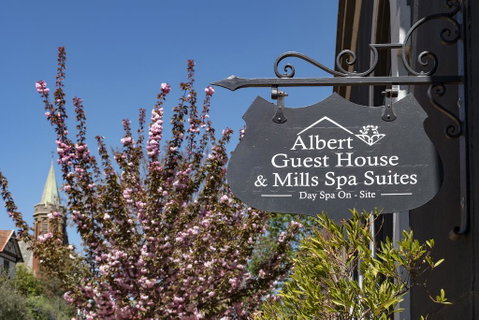 Albert Guest House And Mills Spa Suites - Sunshine Coast Guide 1