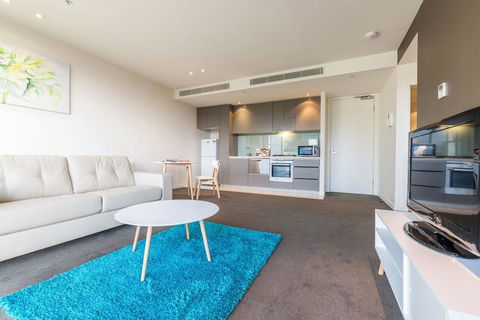 Albert Park City View Stylish 1 Bedroom Apartment - Sunshine Coast Guide 1