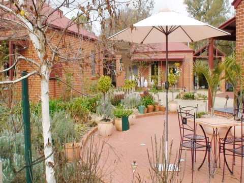 Albury Cottages - Sunshine Coast Guide 0
