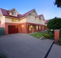 Albury Suites - Schubach Street - Sunshine Coast Guide