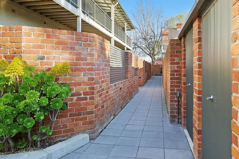 Albury Suites - Waterstreet - Sunshine Coast Guide 3