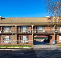 Albury Townhouse Motel - Sunshine Coast Guide
