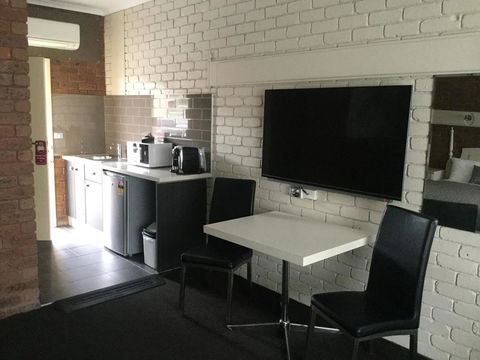 Albury Townhouse Motel - Sunshine Coast Guide 2