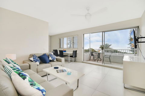 Alex Beach Apt Bilgola4 - Sunshine Coast Guide 3
