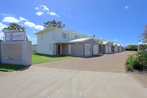 Alexandra Apartments - Sunshine Coast Guide 1