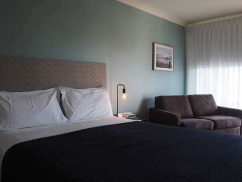 Alexandra Place - Sunshine Coast Guide 1