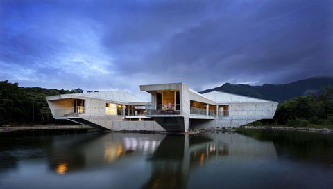 Alkira Award Winning Luxury Beachfront Rainforest Holiday House - Sunshine Coast Guide 0