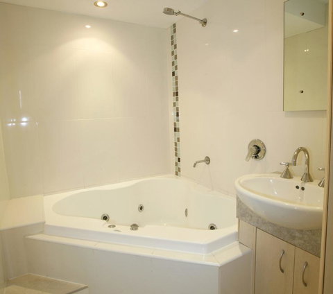 Allamanda U2, - Awesome Location - - Sunshine Coast Guide 3