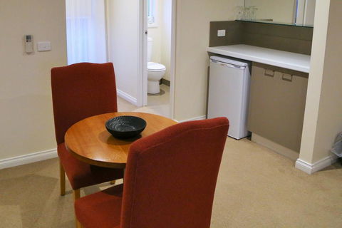 Allansford Hotel Motel - Sunshine Coast Guide 2