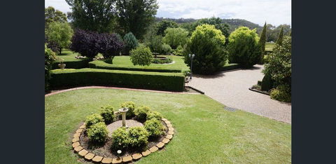 Allora Lodge Bed And Breakfast - Sunshine Coast Guide 1