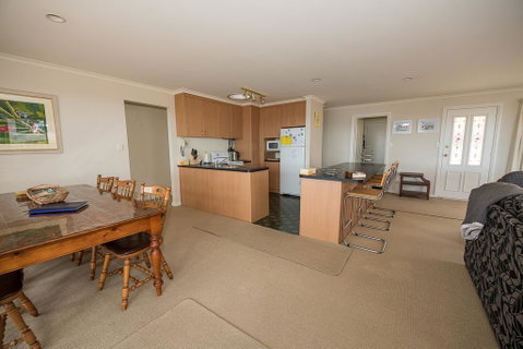 Allure - Sunshine Coast Guide 0