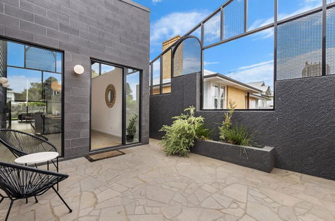Allure On Barclay - Sunshine Coast Guide 3