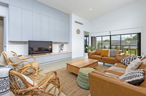Allure On Barclay - Sunshine Coast Guide 0