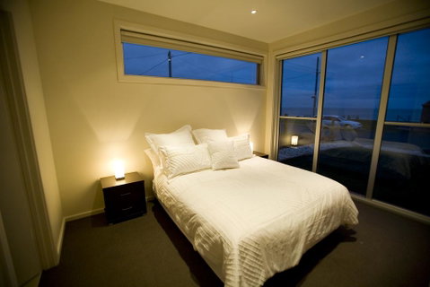 Aloha Beachfront Port Fairy - Sunshine Coast Guide 3