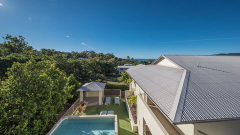 Alpha 8 On Waterson - Airlie Beach - Sunshine Coast Guide 3