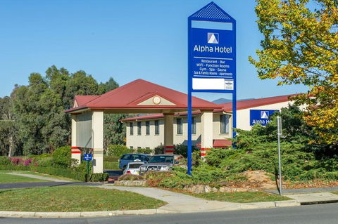 Alpha Hotel Canberra - Sunshine Coast Guide 0