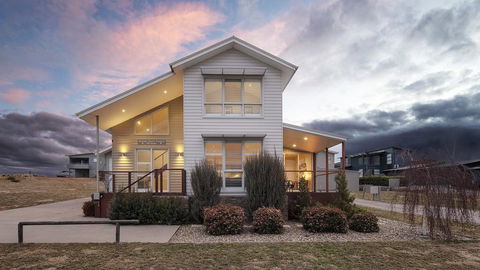 Alpine Snow Angels Retreat Luxurious Snowy Mountains Living - Sunshine Coast Guide 0