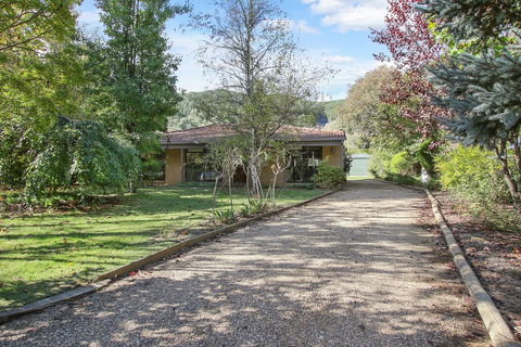 Alpine Streamside - Sunshine Coast Guide 1