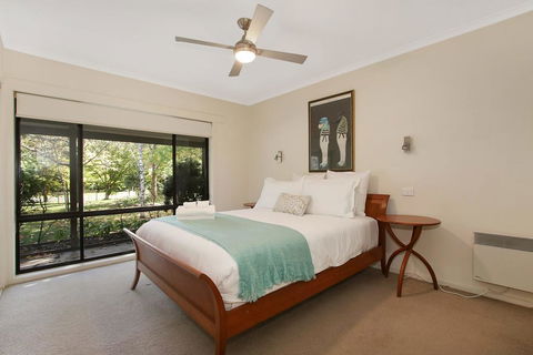 Alpine Streamside - Sunshine Coast Guide 0