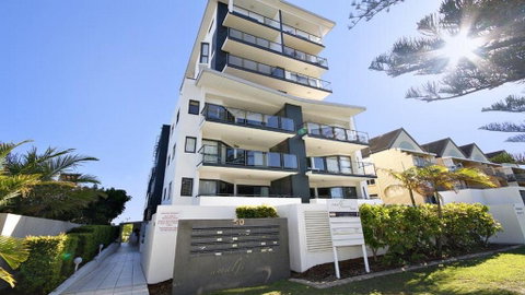 Amalfi Unit 11, - Above All Else - 50 King Street - Sunshine Coast Guide 3