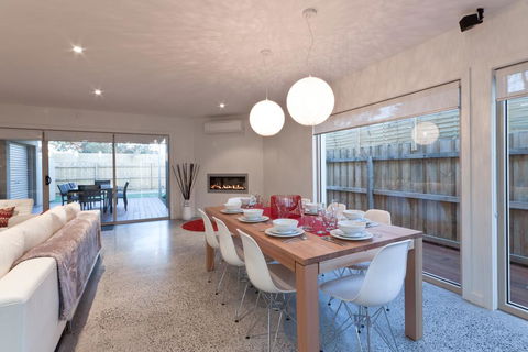 Amaroo - Sunshine Coast Guide 1