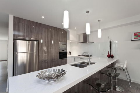 Amaroo - Sunshine Coast Guide 2