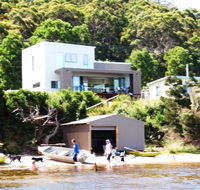 Amazing Ansons Bay Absolute Waterfront Beach House - Sunshine Coast Guide