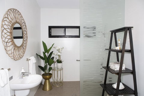 Amazing Grace - Sunshine Coast Guide 1