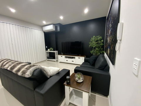 Amazing New Apartment Penrith, Prime Location - Sunshine Coast Guide 2
