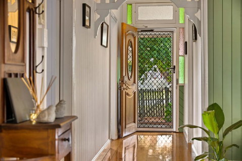 Ambiente Cottage - Pet And Family Friendly - Sunshine Coast Guide 1
