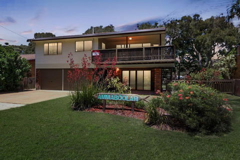 Ammaboolah At Hat Head - Sunshine Coast Guide 0