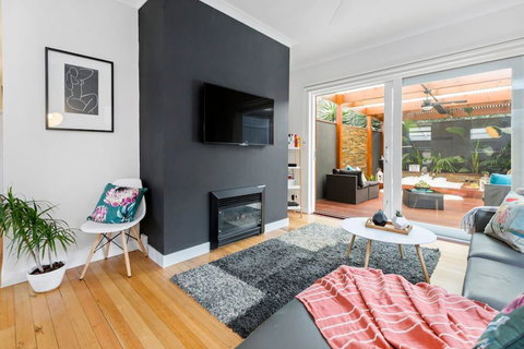 AMORE A Tranquil Retreat With Couples Spa - Sunshine Coast Guide 1