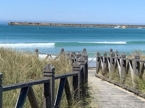 Anchor Belle Motel - Sunshine Coast Guide 1