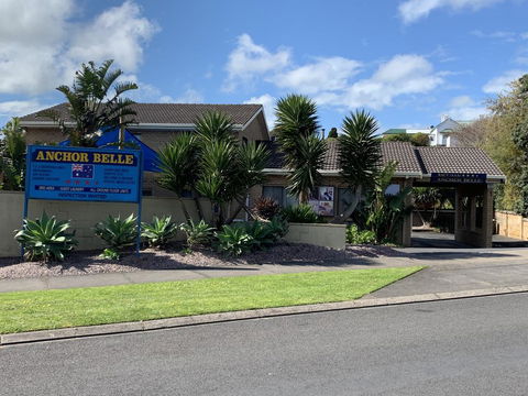 Anchor Belle Motel - Sunshine Coast Guide 0