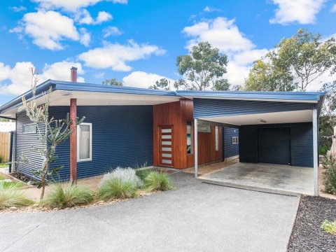 ANGLE BY THE SEA - Anglesea - Sunshine Coast Guide 0