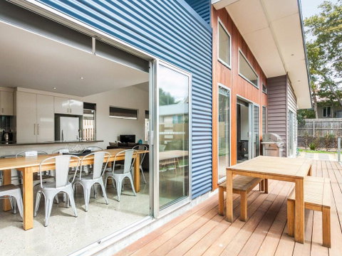 ANGLE BY THE SEA - Anglesea - Sunshine Coast Guide 2