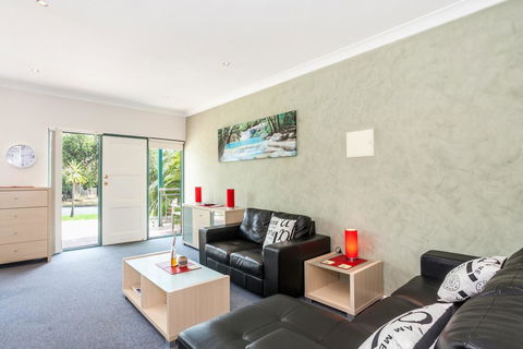 Anglesea River Apartments - 2 Bed Unit 2/4 - Sunshine Coast Guide 1