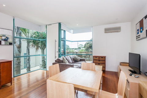 Anglesea River Apartments - Spa Apartment 40 - Sunshine Coast Guide 3