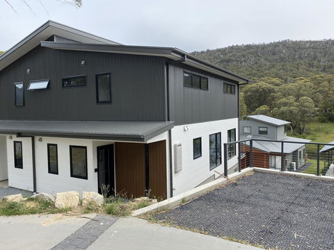 Aniyah Chalet - Sunshine Coast Guide 0