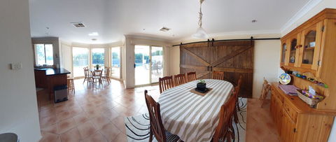 Anjas Place In The Hunter Valley - Sunshine Coast Guide 3