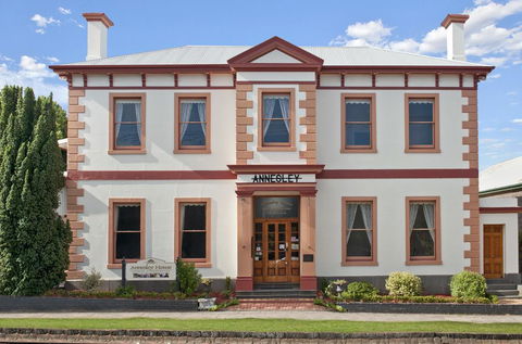 Annesley House - Sunshine Coast Guide 0