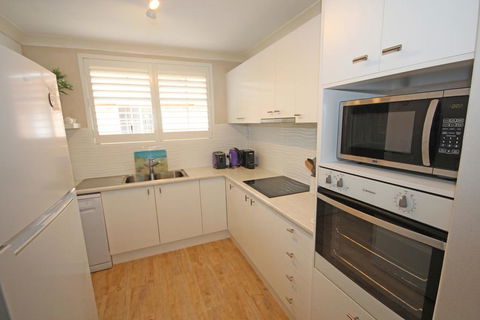 Annie's Apartment - Sunshine Coast Guide 0