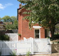 Annies Garden Cottage - Sunshine Coast Guide