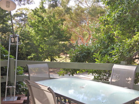 Annies Holiday Units - Sunshine Coast Guide 1