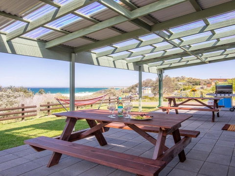 Antonio's Paradise - Spectacular Views Over Warrain Beach - Sunshine Coast Guide 0
