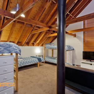 Aosta - Sunshine Coast Guide 2