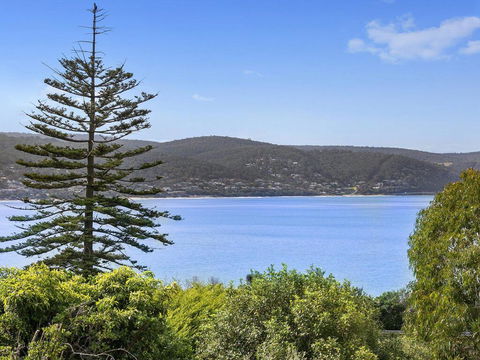 APARTMENT 29 PACIFIC APARTMENTS - Grand Escape With Ocean Views - Sunshine Coast Guide 0